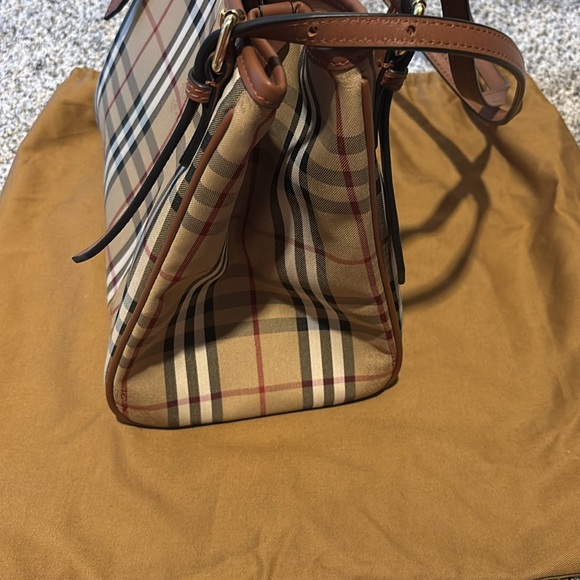 Burberry Beige Checkered Women's Bag - Picture 5 of 7